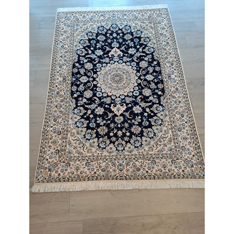 Persien Nain sehr fein mit Blumenseide Maß 232 x 160 cm Persien Nain sehr fein mit Blumenseide Maß 232 x 160 cm